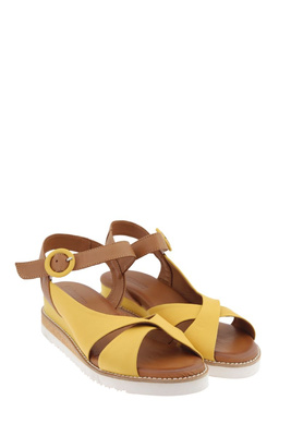 Żółte sandały damskie skórzane na koturnie