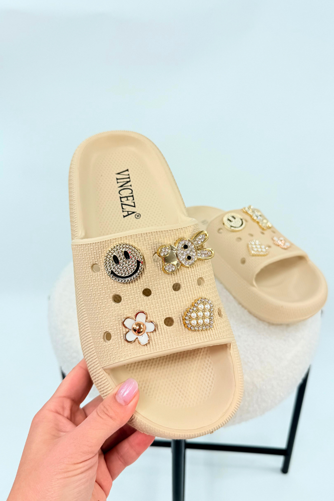 Beżowe klapki na basen i plaże piankowe z aplikacjami