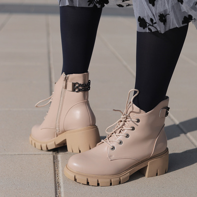 Botki beżowe sznurowane M. Daszyński