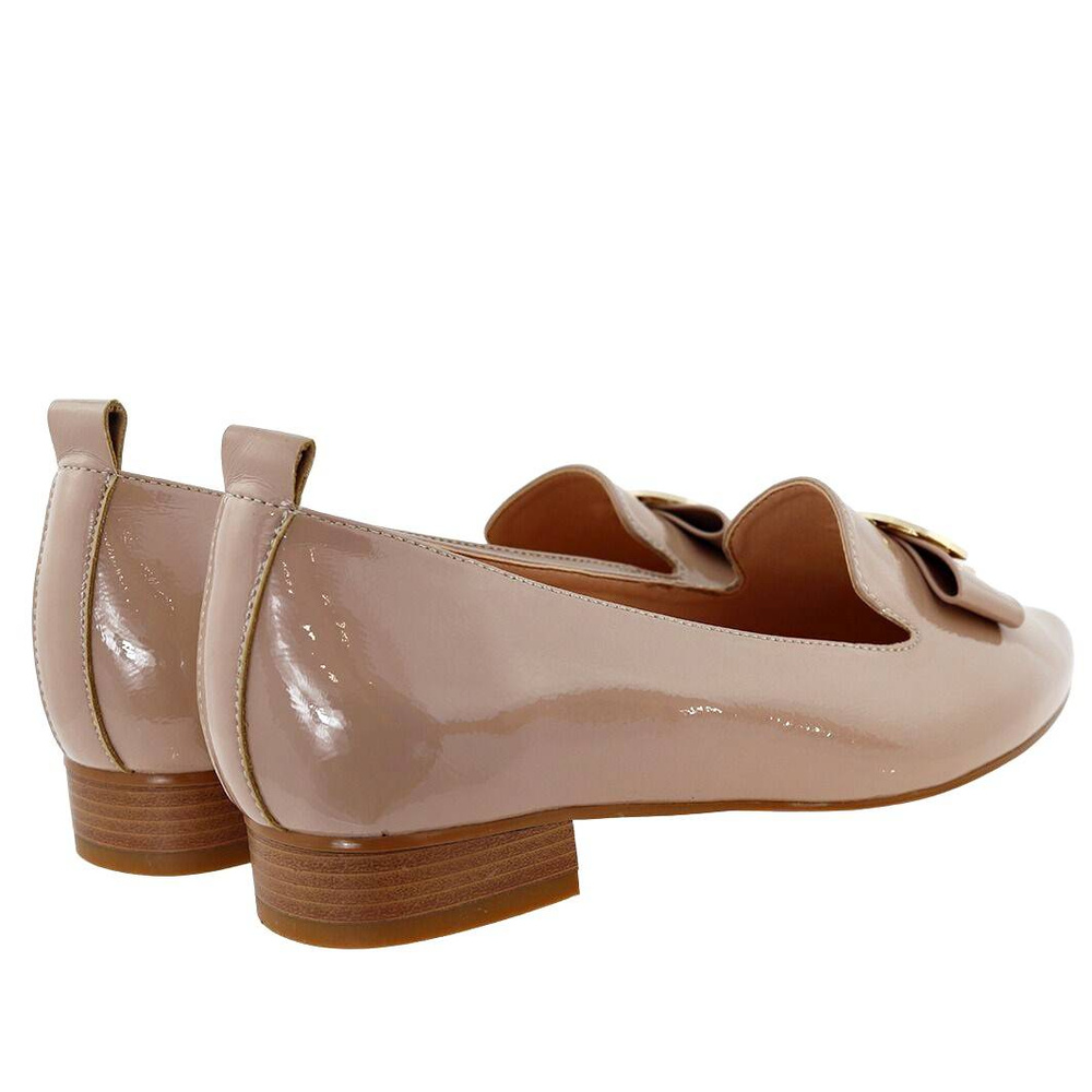 Елегантні лаковані мокасини на низькому каблуці від Vinceza