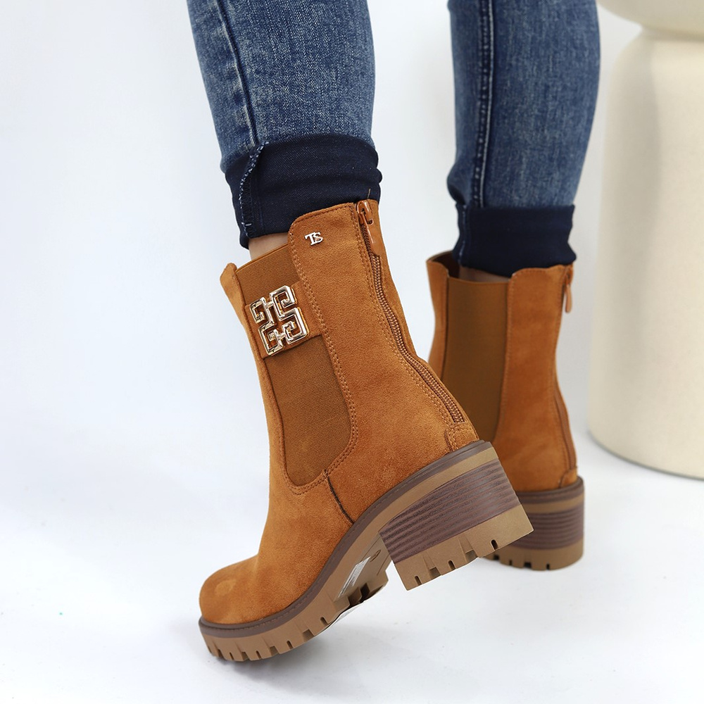 Верблюжі замшеві ботильйони з колодкою і утепленою платформою