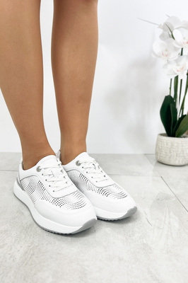 Sneakersy białe skórzane perforowane na platformie
