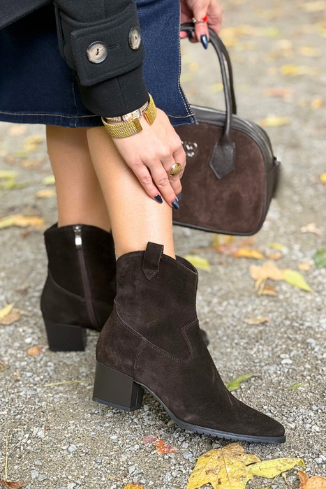 Чорні замшеві ботильйони на блискавці ззаду