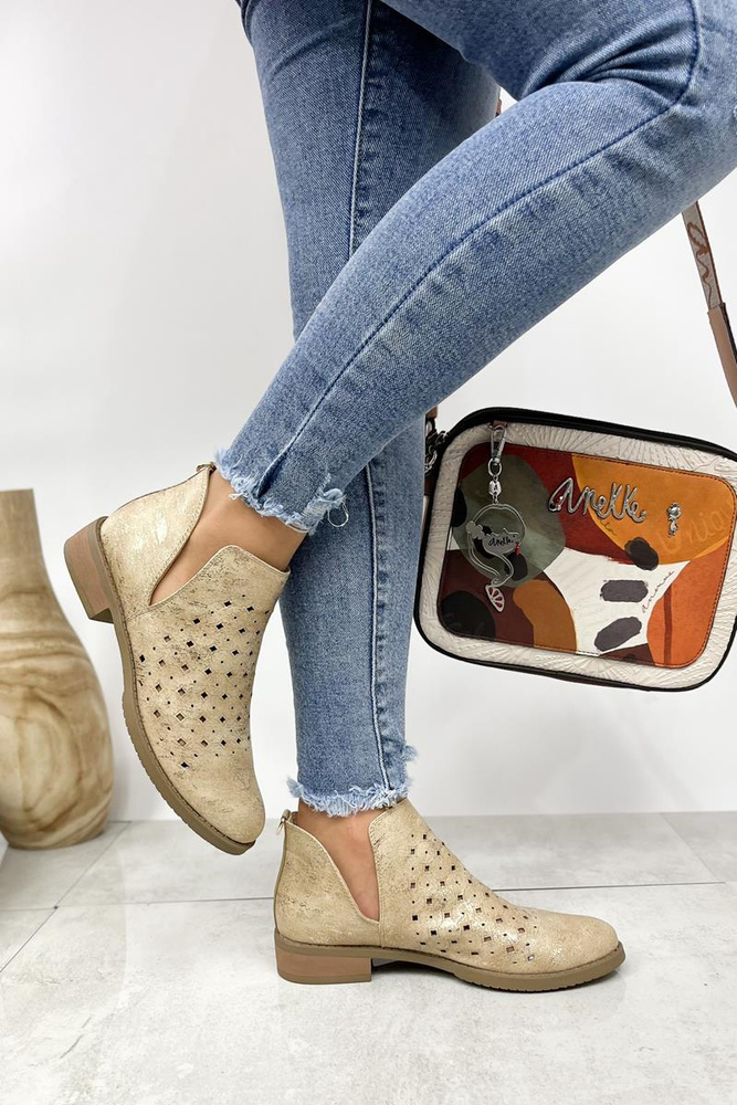 Złote botki ażurowe z wycięciami wsuwane