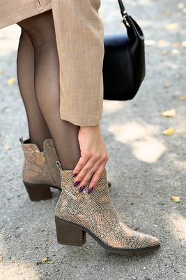 Złote botki z ekoskóry z motywem skóry węża na obcasie