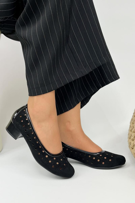 Czółenka ażurowe czarne zamszowe