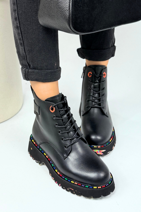 Botki damskie skórzane z kolorową platformą czarne