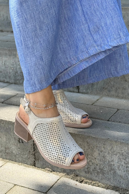 Золоті ажурні босоніжки Filippo на колодці