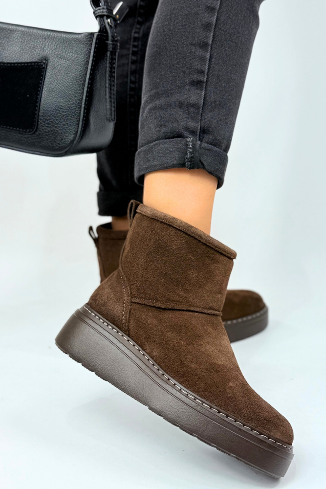 Śniegowce damskie ze skóry welurowej na platformie czekoladowe