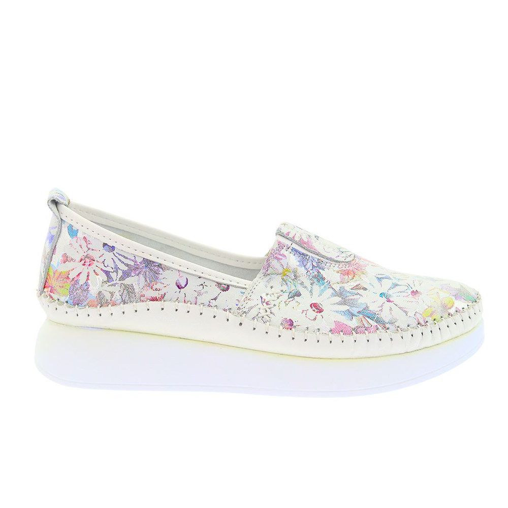 Жіночі білі шкіряні мокасини з квітковим мотивом