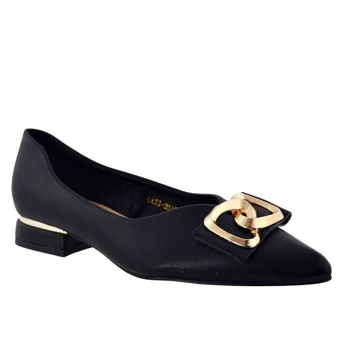 Чорні туфлі на низькому каблуці від Vinceza