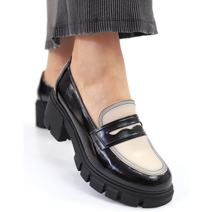 Жіночі чорні лаковані мокасини на платформі
