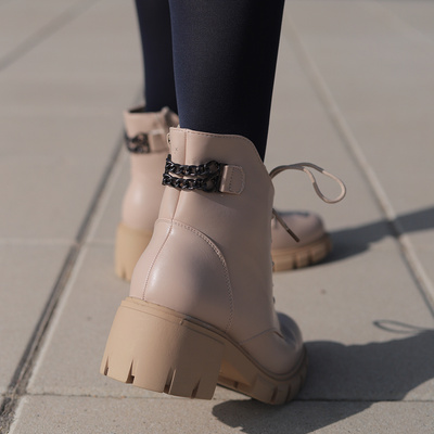 Botki beżowe sznurowane M. Daszyński