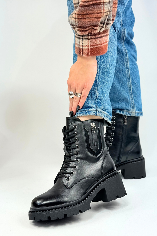 Темно-бежеві ажурні ботильйони із замшевої екошкіри