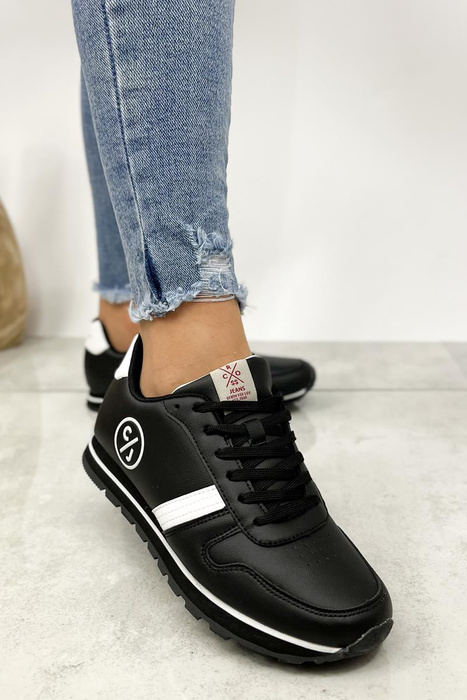 Чорні жіночі кросівки на шнурівці з екошкіри