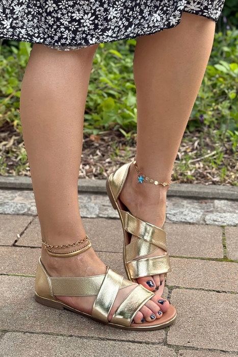 Złote sandały z ekoskóry wsuwane na gumce płaskie