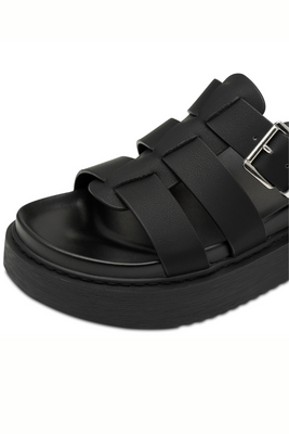 Czarne klapki z paskami na platformie Tamaris