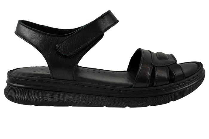 Skórzane sandały na płaskim czarne