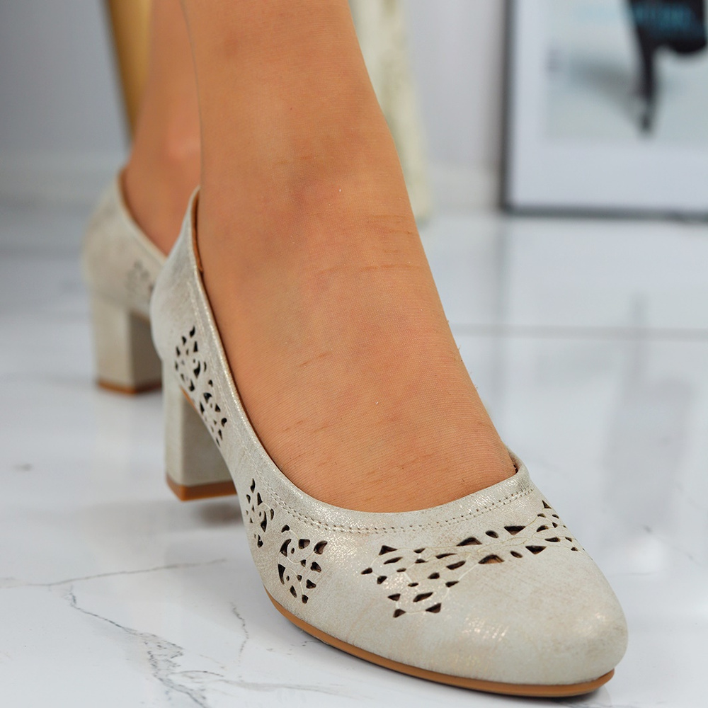 Czółenka na obcasie w kolorze złotym z ekoskóry M.Daszyński