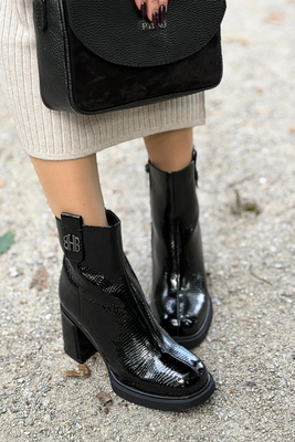 Чорні лаковані ботильйони зі зміїною шкірою