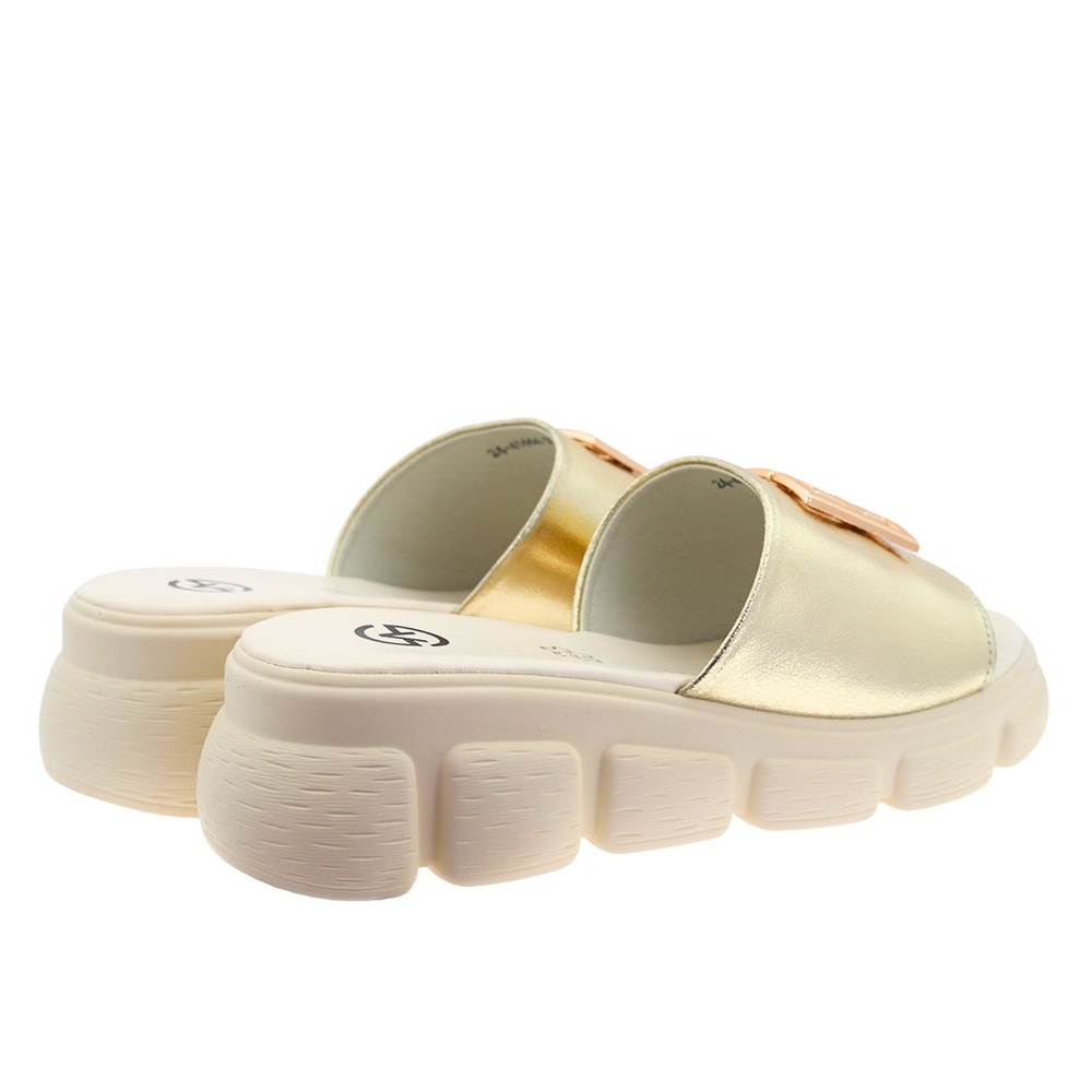 Skórzane klapki złote na koturnie z ozdobą Vinceza