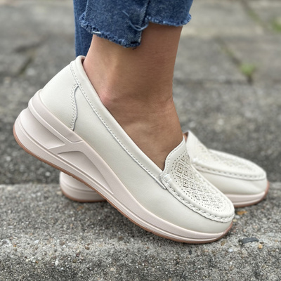 Beżowo złote skórzane półbuty na koturnie Artiker 