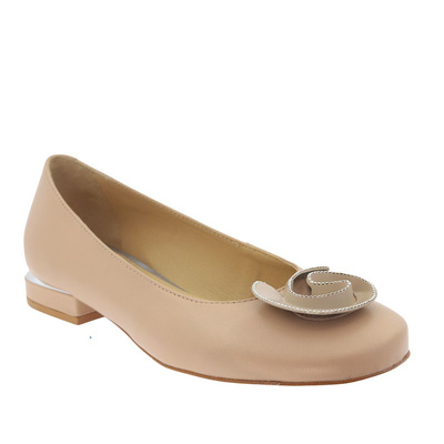 Бежеві шкіряні туфлі на низькому каблуці Ексбут