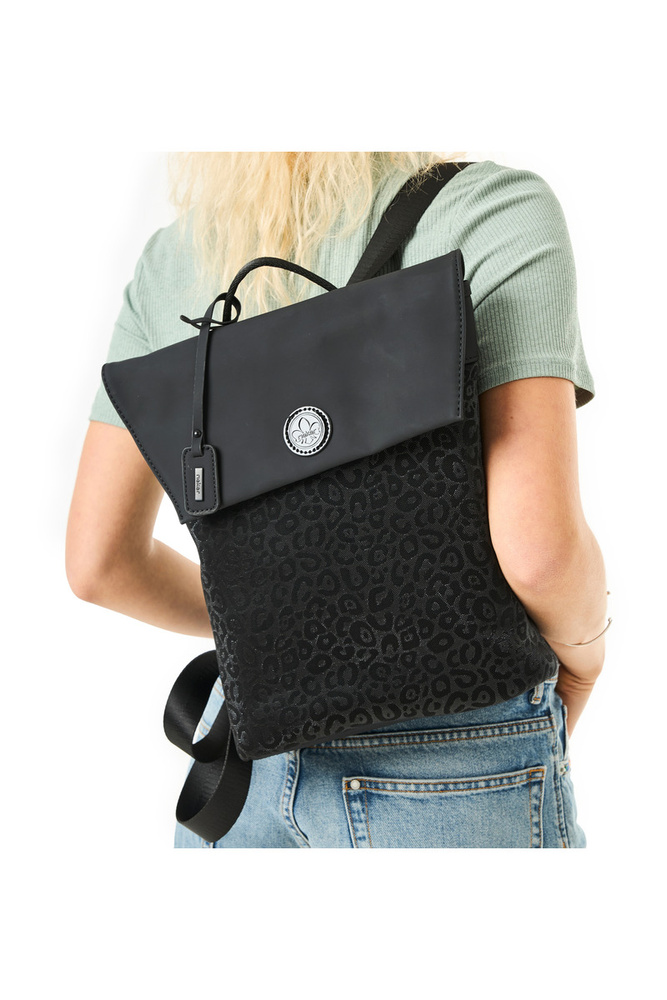 Miejski plecak czarny z ciekawym wzorem z klapą Rieker