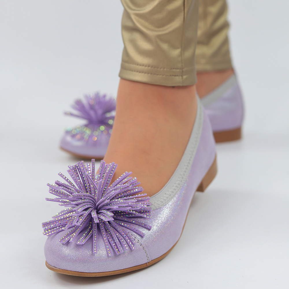 Фіолетові шкіряні балерини з помпоном від Gamis