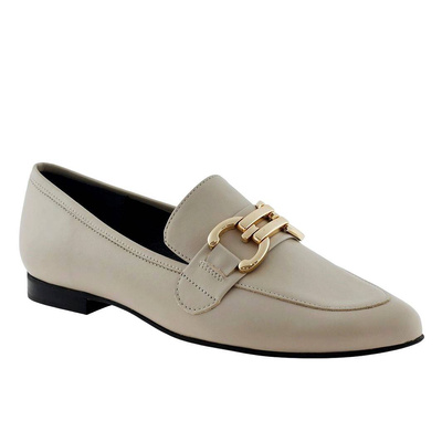 Бежеві жіночі шкіряні лофери з металевим декором Bravo Moda