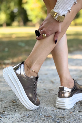 Skórzane metaliczne sneakersy na koturnie z platformą Filippo