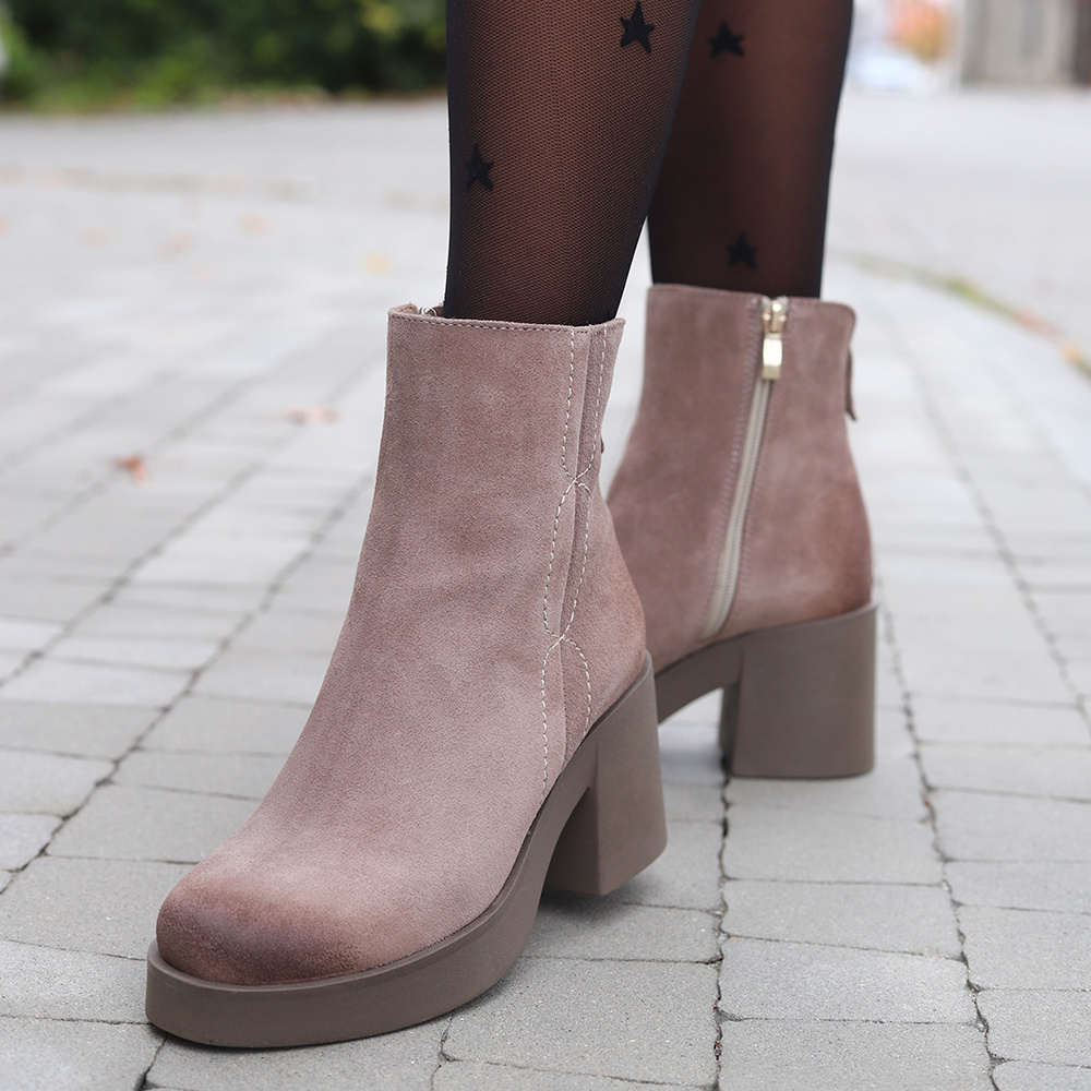 Бежеві замшеві шкіряні ботильйони від Lemar