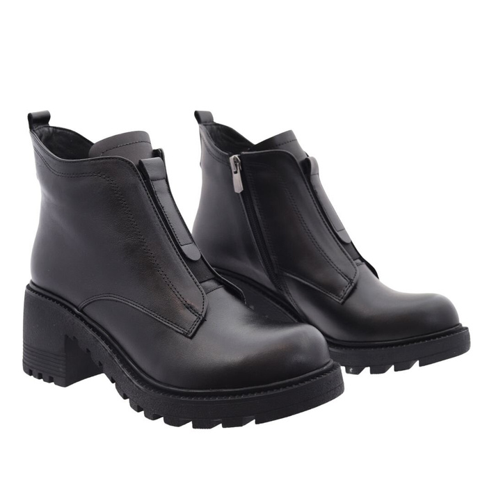 Класичні чорні шкіряні ботильйони