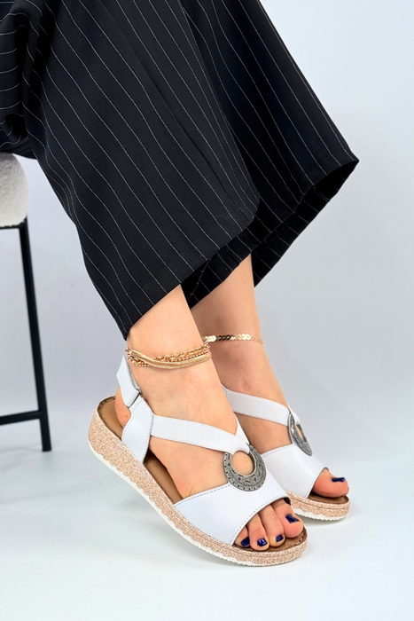 Бежеві босоніжки на танкетці Artiker