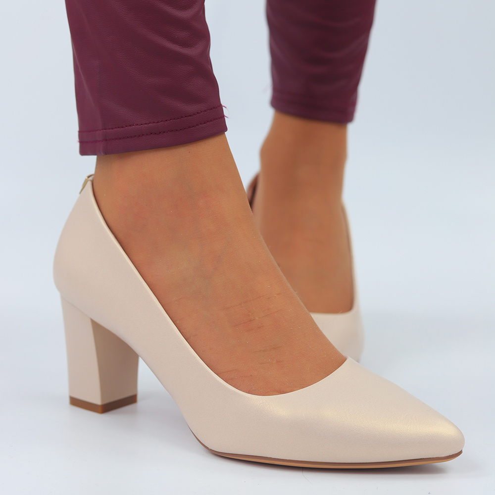 Бежеві туфлі на високих підборах від Sergio Leone