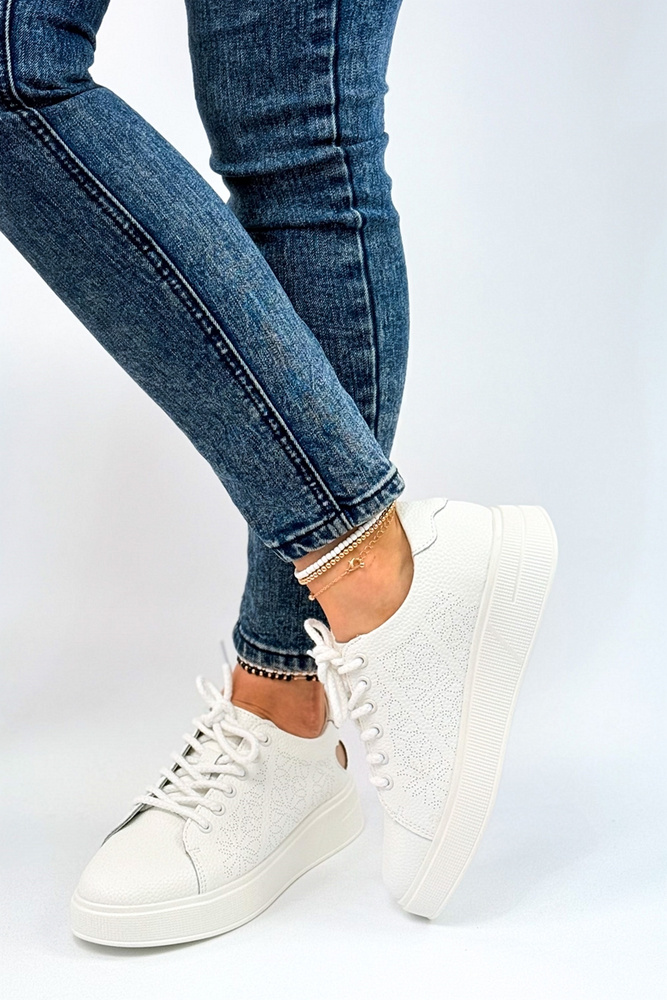 Białe półbuty damskie skórzane ażurowe