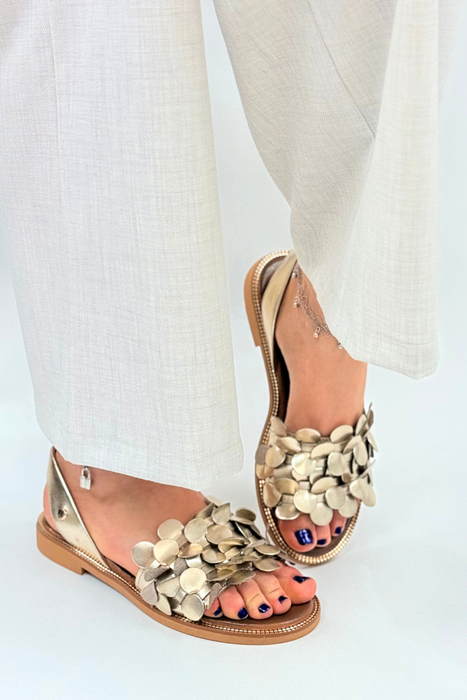 Бежеві босоніжки на низькому каблуці від Lemar