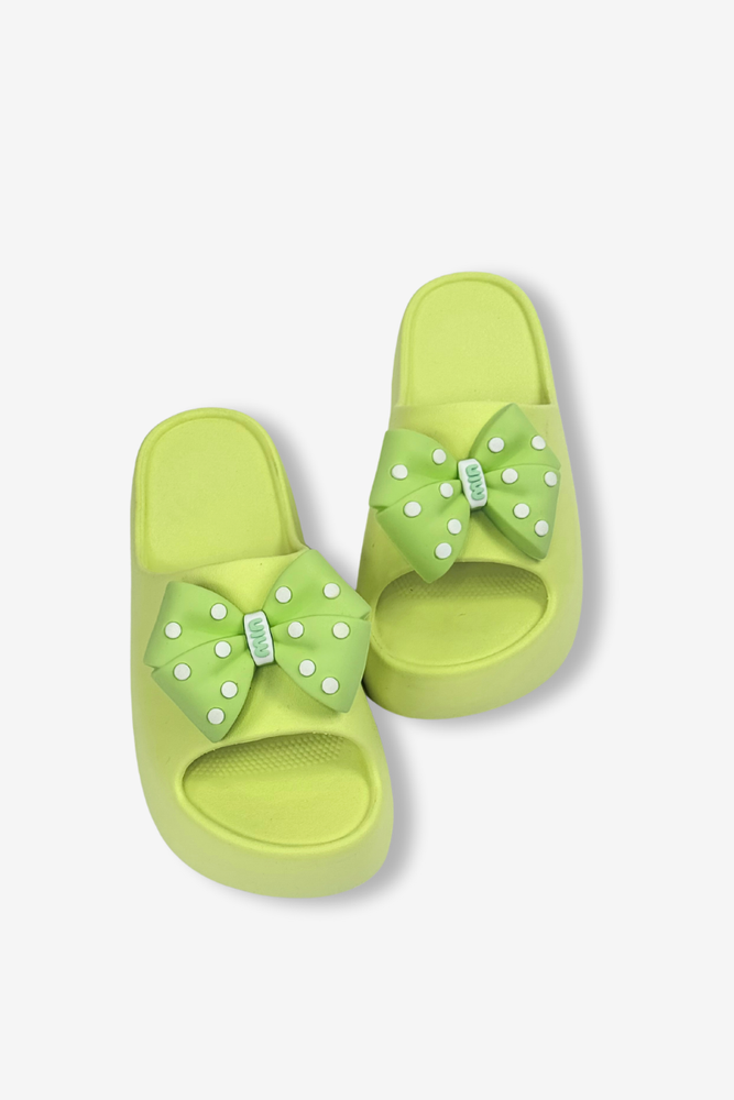 Lekkie piankowe klapki z kokardą 