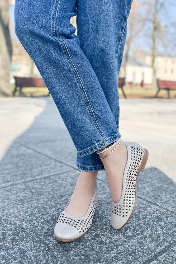 Бежеві ажурні балетки на плоскій підошві