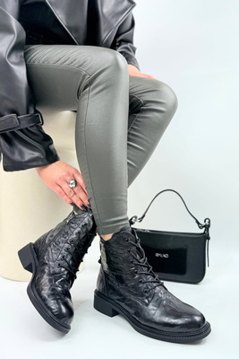 Чорні жіночі шкіряні ботильйони на товстій платформі зі шнурівкою 