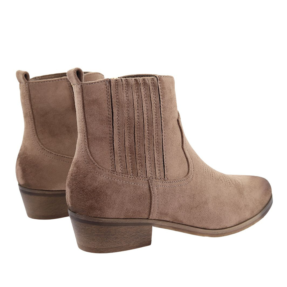 Коричневі замшеві ботильйони на низькому каблуці 