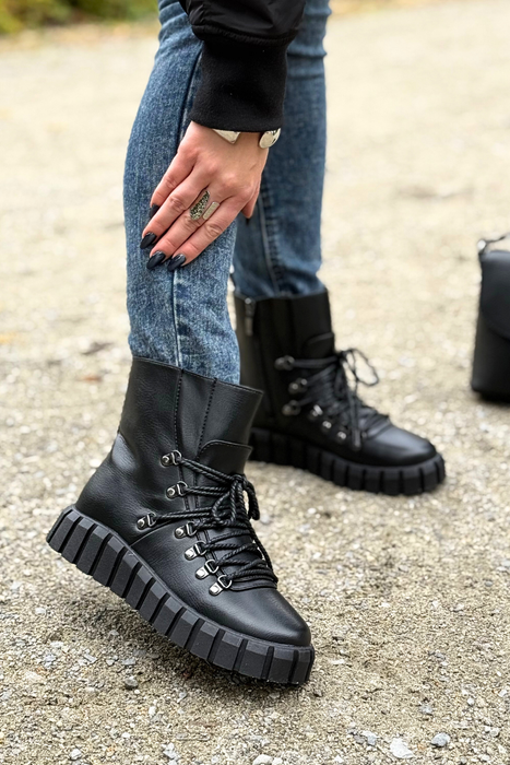 Черевики замшеві коричневого кольору, утеплені