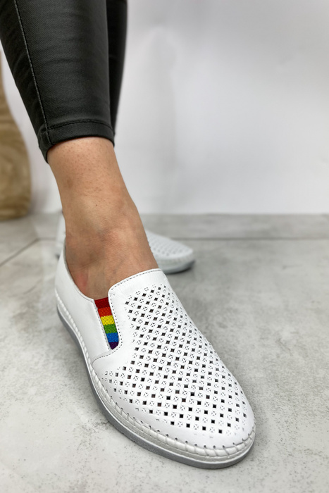 Skórzane półbuty wsuwane ażurowe białe
