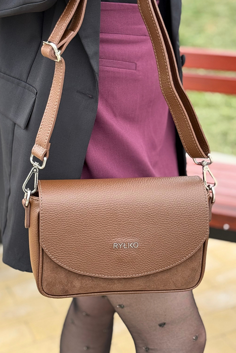 Brązowa mała torebka damska Ryłko ze skóry i weluru z klapą