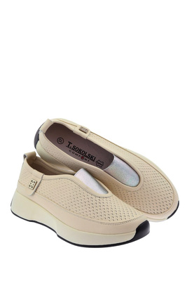 Beżowe skórzane półbuty perforowane na platformie wsuwane