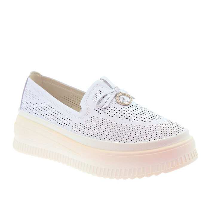 Białe półbuty skórzane perforowane wsuwane na platformie