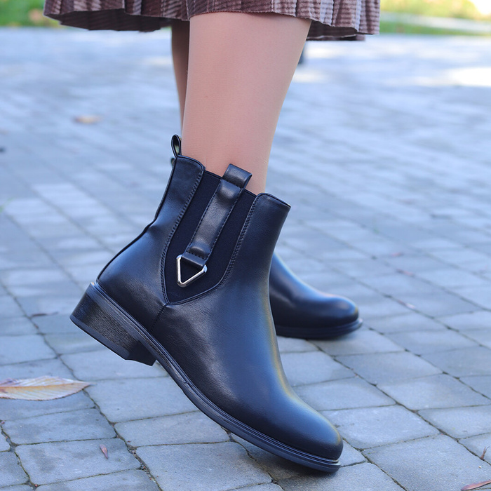 Чорні ботильйони Filippo на низькому каблуці