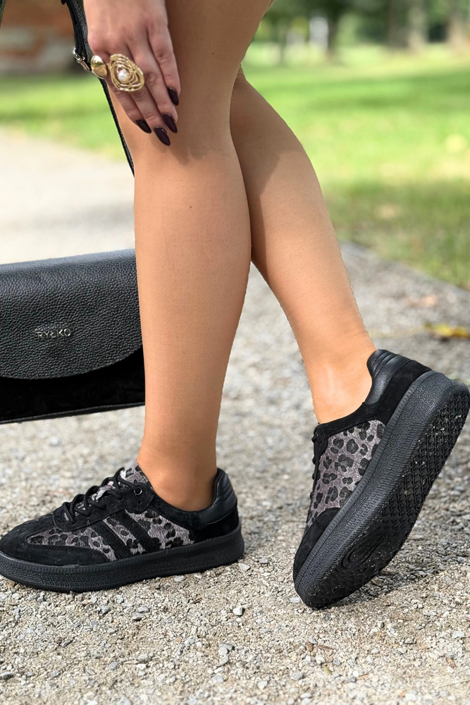 Шкіряні сліпони на танкетці на блискавці, чорні