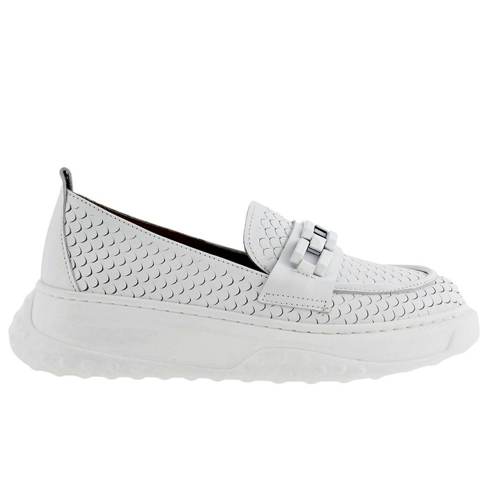 Модні білі жіночі мокасини на потовщеній підошві Artiker