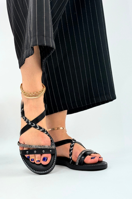 Czarne sandały z ekoskóry z ozdobnymi paskami płaskie